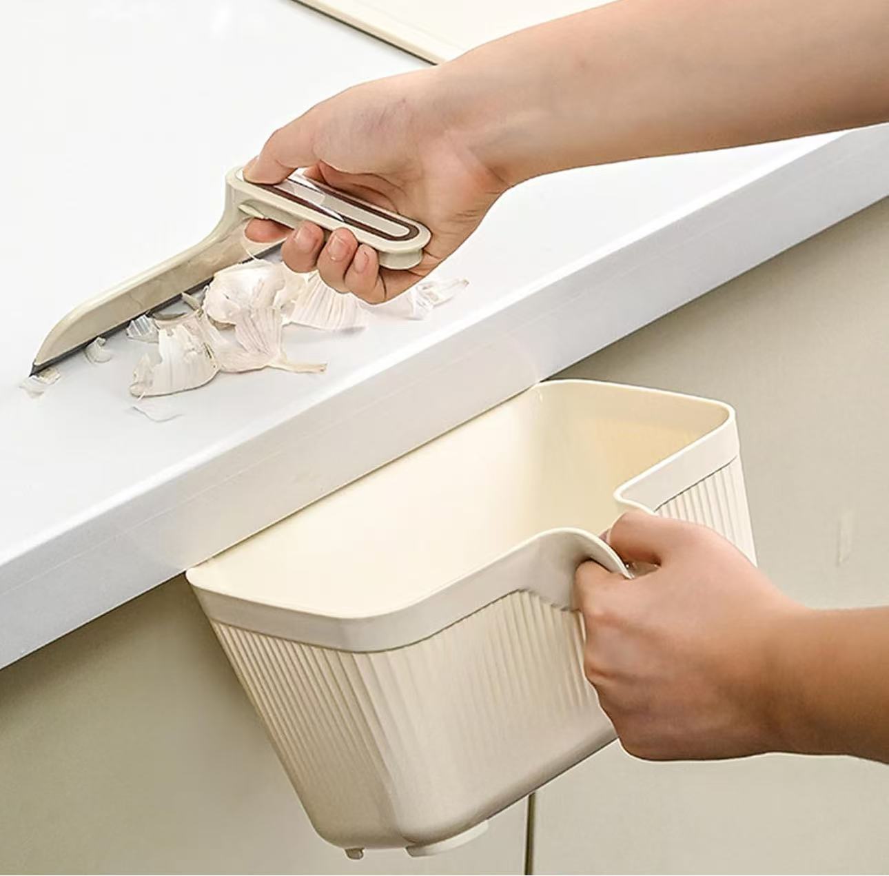 Chefco SJ-5938W, Table Top Garbage Can, The Cleaning Bucket with Silicone Wiper, White - Chefcoca