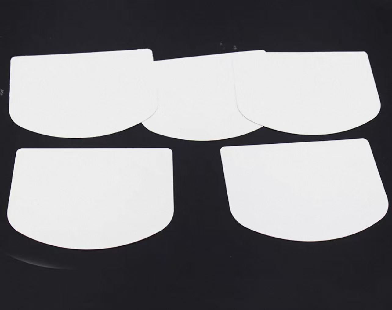 Bol en plastique à bords droits et grattoir à pâte