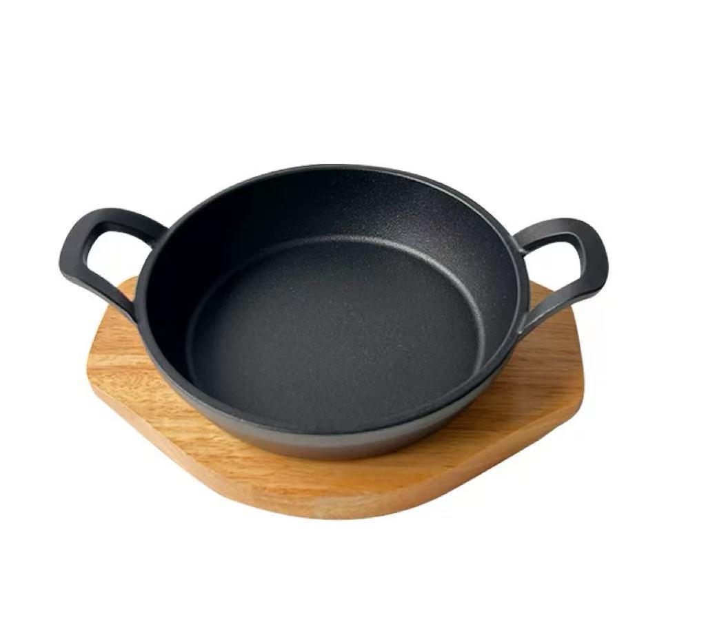 Sub-equip,CIPS-184,Enamel Round Mini Cast Iron Platter with Wooden Base,2pcs/set (18cm/7" Dia) - Chefcoca