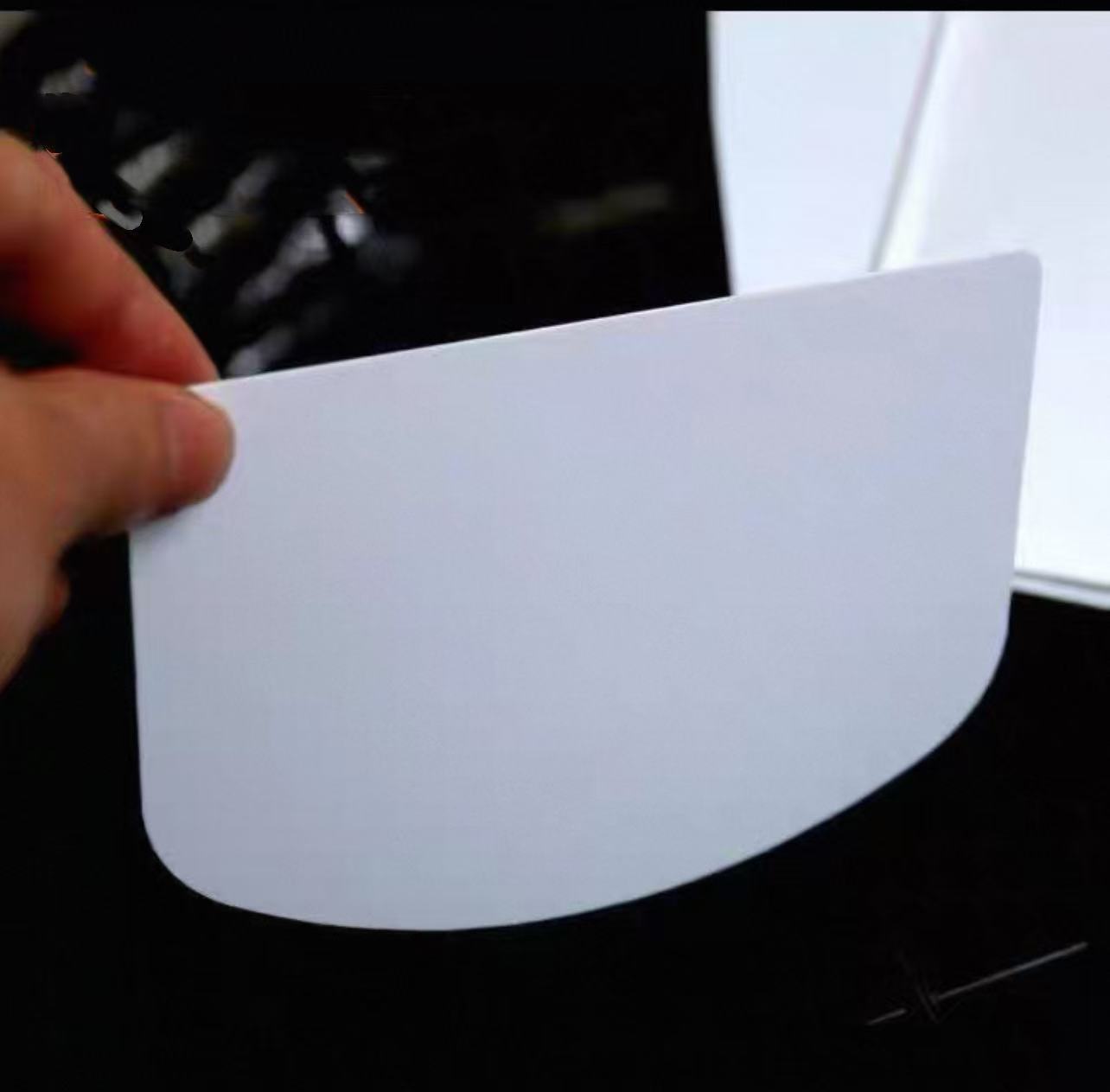 Bol en plastique à bords droits et grattoir à pâte