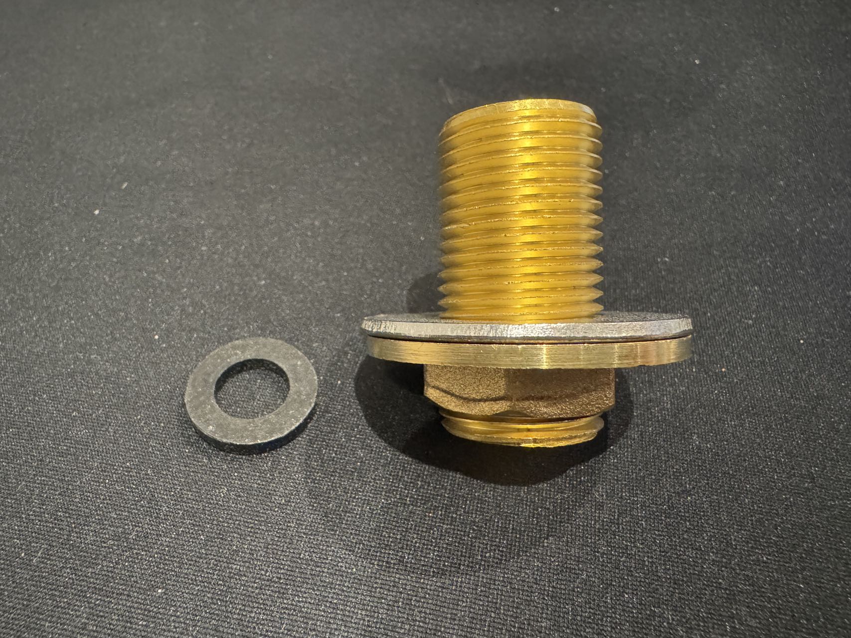 Screw the Valve Plug for Faucet
